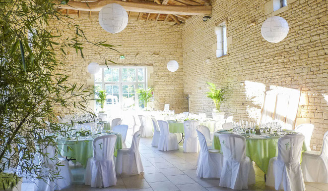 Louer une salle de réception près de Niort - Grange restaure a louer pour des evenements professionnels et prives