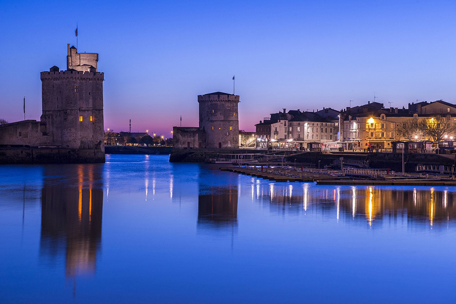 vieux-port-de-la-rochelle-la-nuit