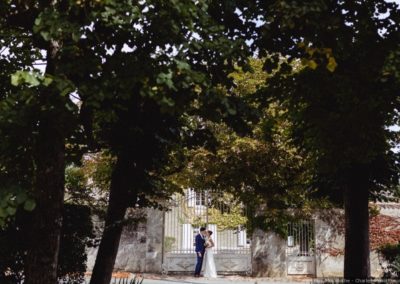 photo d'un couple pour leur mariage au Domaine de la Gravette